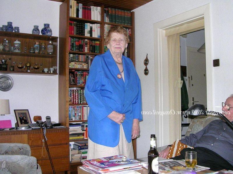 16P lovely mature women