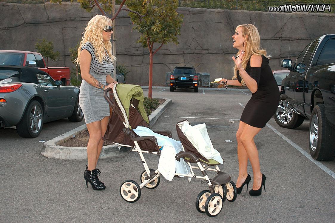 16P Kelly meets Britney and brings her to Ryan to fantasy fuck