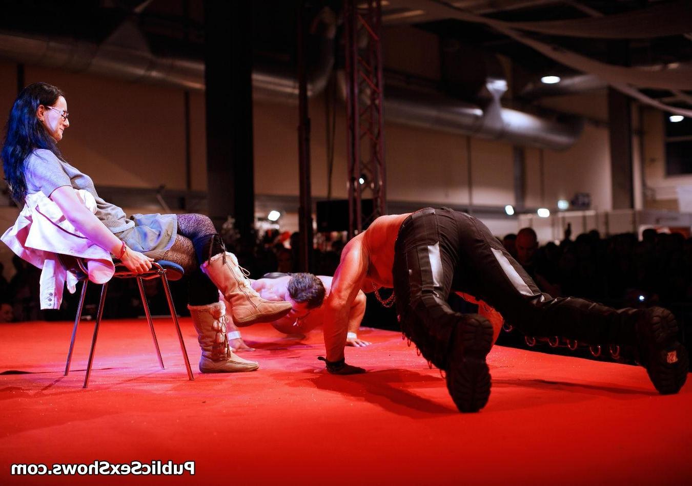 12P Hardcore pictures from public sex show