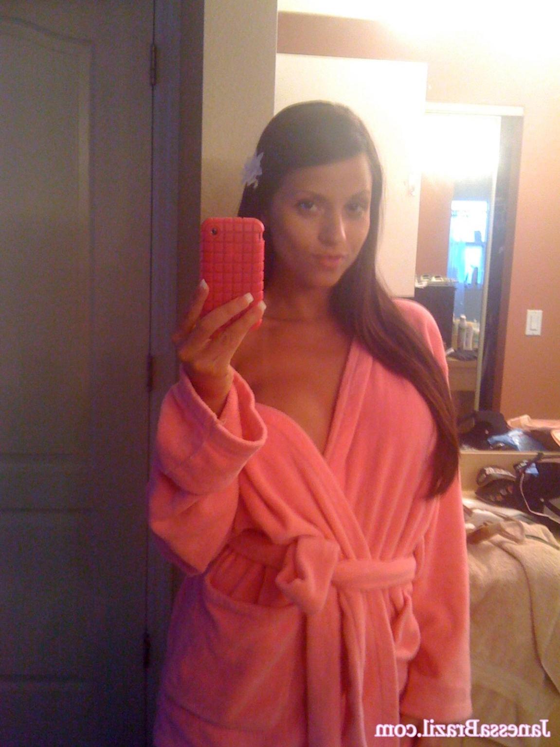 16P Busty Brazilian babe cellphone shots