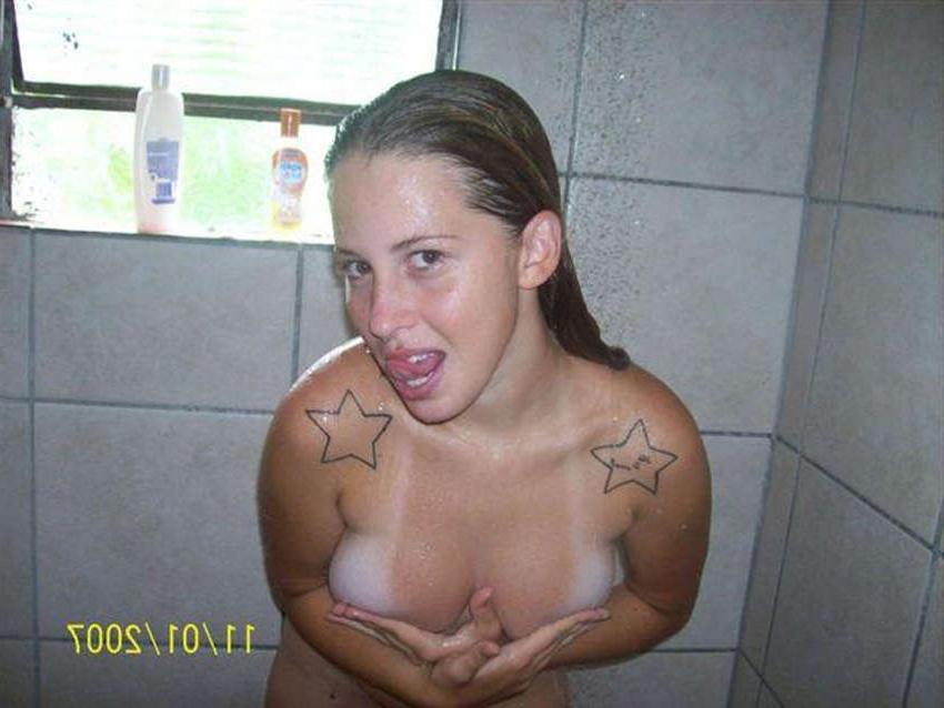15P Pictures of a busty teen naked in her bathroom