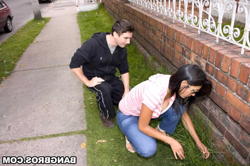16P Shane's chivalry gets him some play time in the Columbian town and so they head 