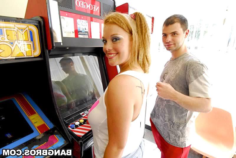 18P taking the dick and sucking cock all in one shot. She worked it out pretty good,