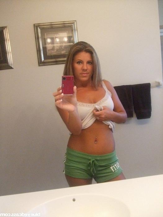 10P Cass taking pictures of herself in the bathroom