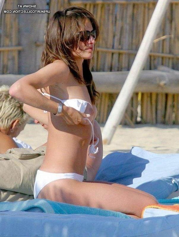 15P Babes put bikinis in order and get naked tits spied