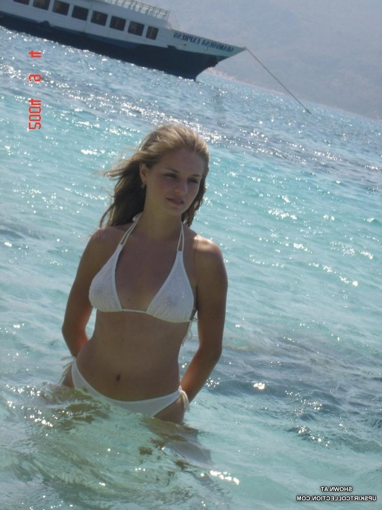 15P Babes put bikinis in order and get naked tits spied