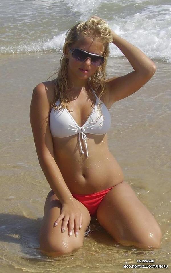 15P These girls' look great in and without wet bikinis