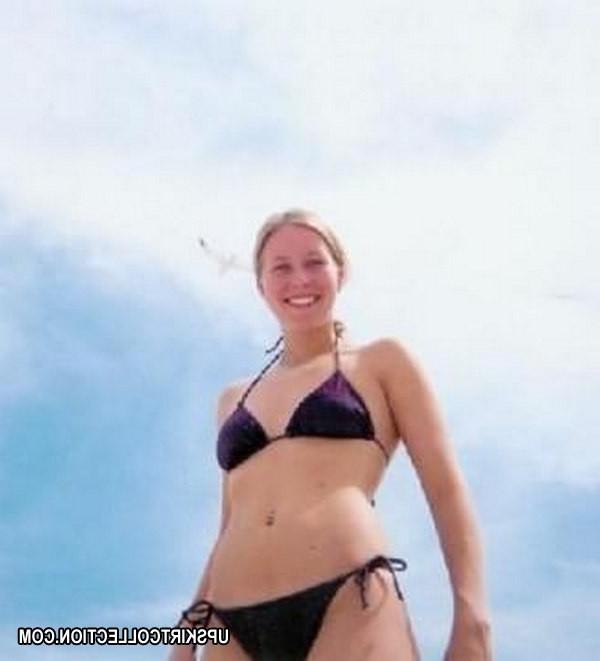 15P Beautiful teens get recorded in bikinis under the rain