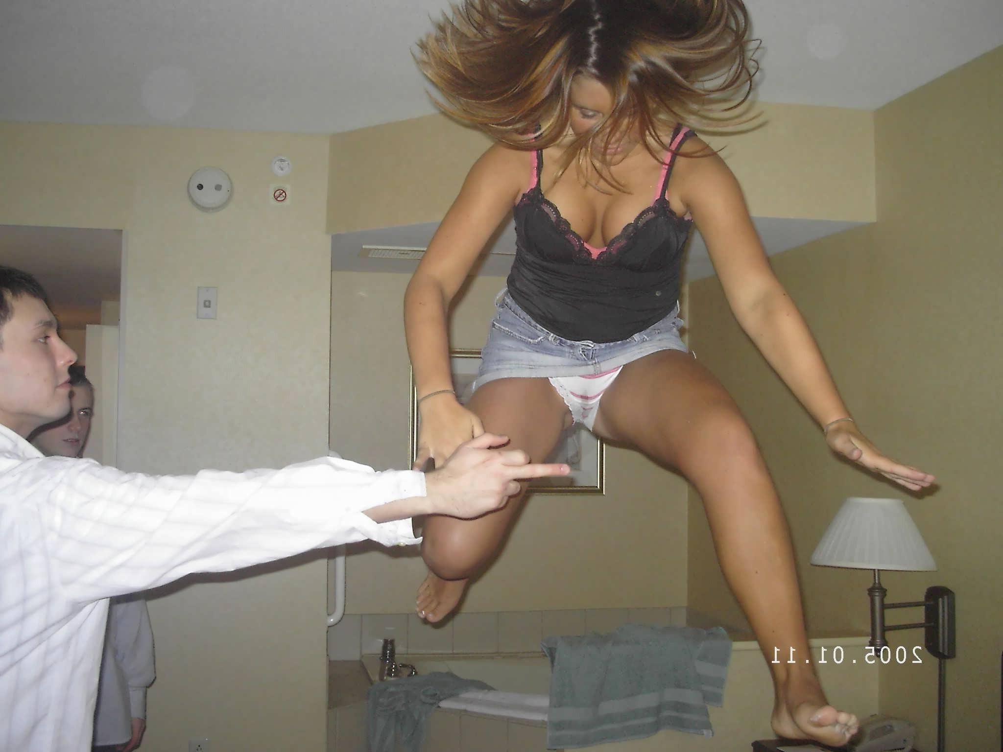12P Sexy booties squeeze thong in hot upskirts shots
