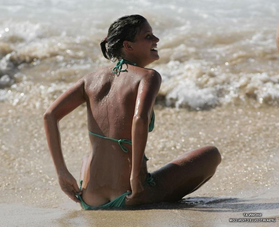 12P Pubic hair peeping out from stunning girls' bikinis