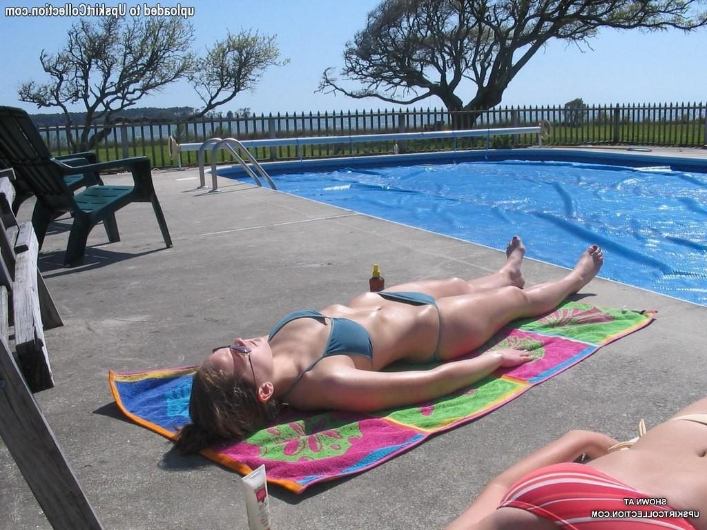 12P Pubic hair peeping out from stunning girls' bikinis