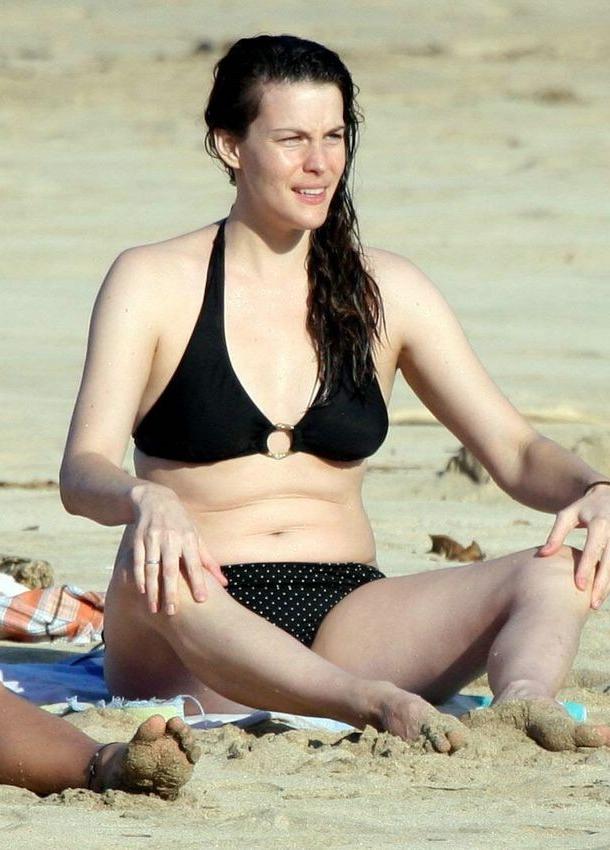 18P Actress Liv Tylers perfect small tits and looking hot in bikini