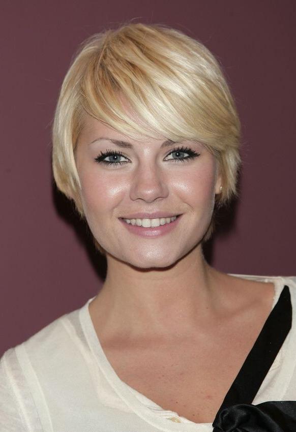 18P Petite celeb Elisha Cuthbert topless and in skimpy bikini