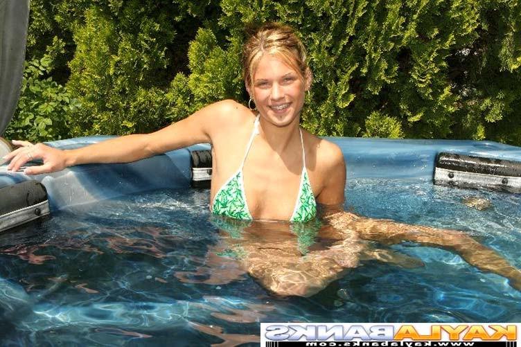 16P Blonde bikini babe Kayla Banks in sexy strip tease outdoors