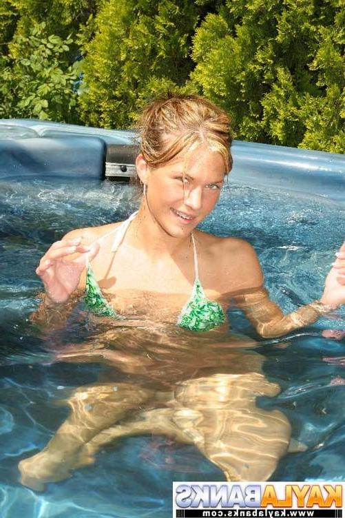 16P Blonde bikini babe Kayla Banks in sexy strip tease outdoors