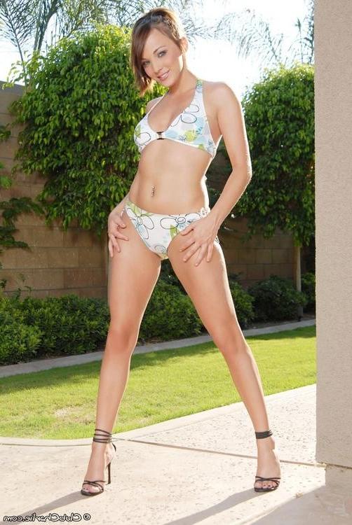 15P Charlie Laine strips off her sexy bikini