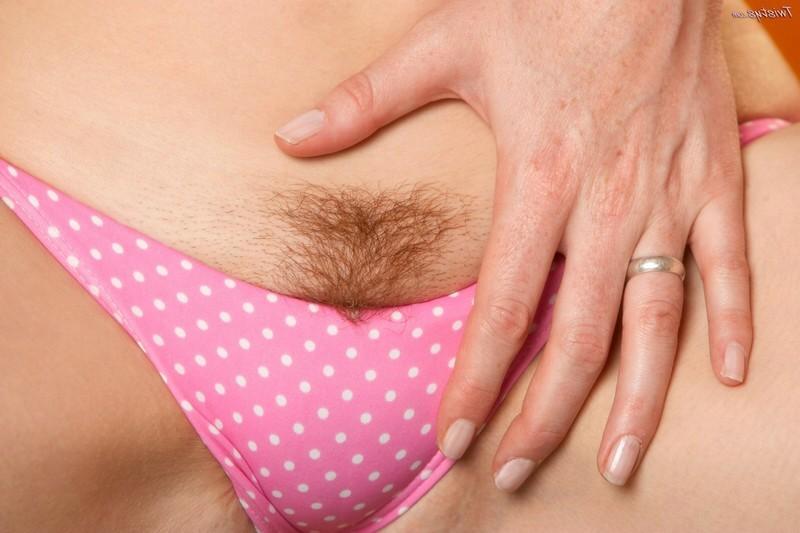 16P Aimee Sweet In Pink Bikini