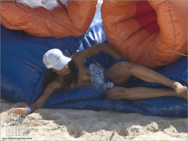 15P Sexy spring break babes in bikinis