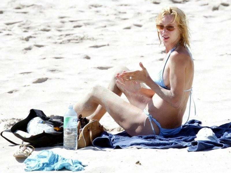 15P Tall blonde celeb Uma Thurman in sexy bikini