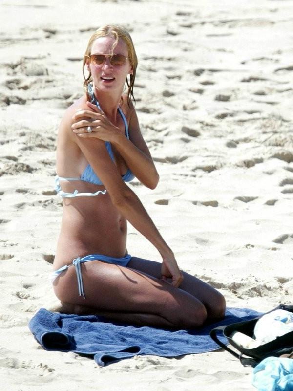 15P Tall blonde celeb Uma Thurman in sexy bikini