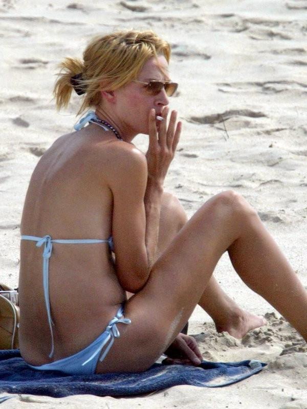 15P Tall blonde celeb Uma Thurman in sexy bikini