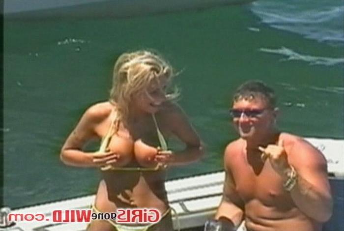 10P Babes on spring break open their bikini tops and flash us
