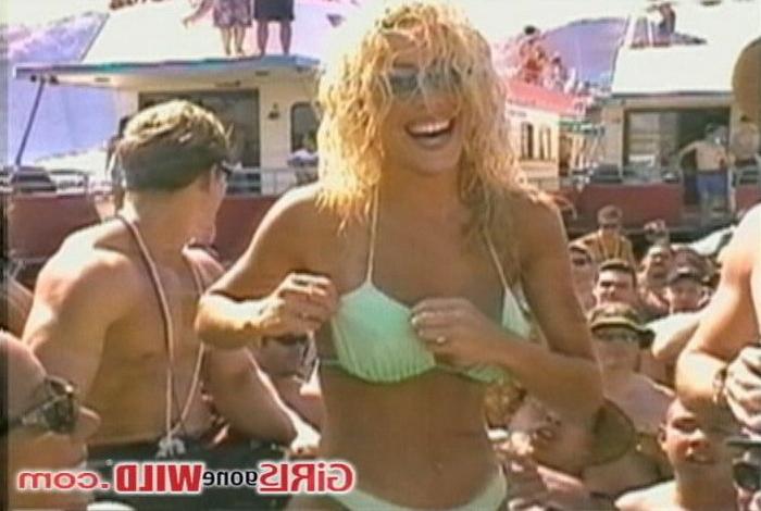 10P Busty bikini slut shows us her huge titties