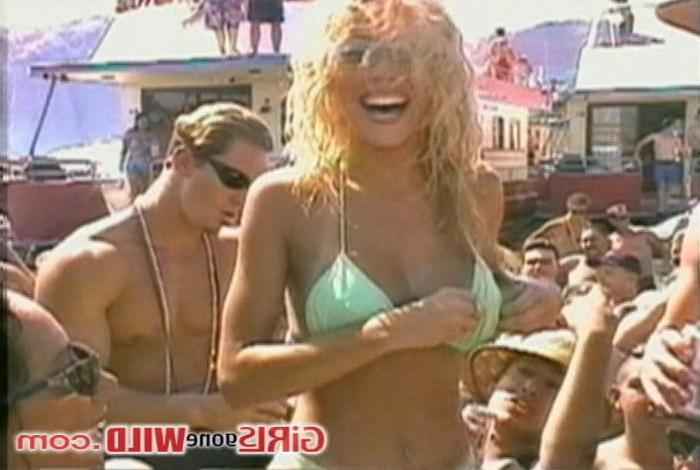 10P Busty bikini slut shows us her huge titties