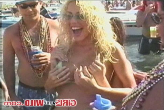10P Busty bikini slut shows us her huge titties