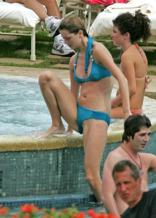 15P Thin celeb Mischa Barton topless and in bikini