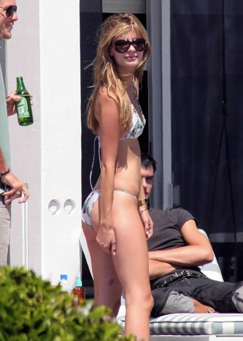 15P Thin celeb Mischa Barton topless and in bikini