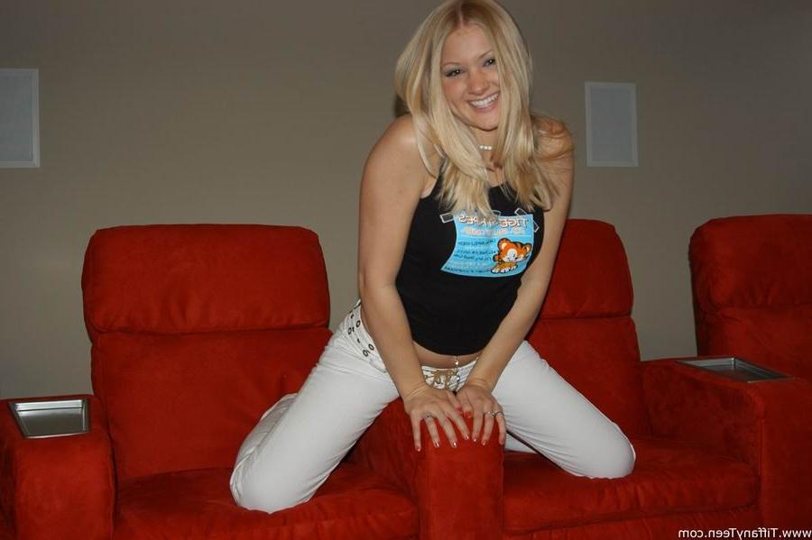 16P Cute blonde teen babe posing in bikini