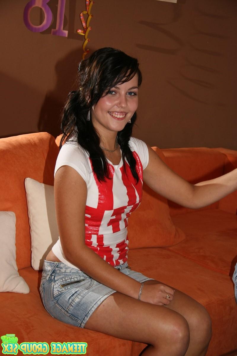 14P Hot gummy teen getting fucked and creamed at groupsex party