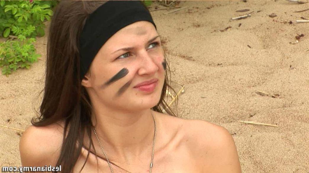 12P Army girl carries out lesbian commands