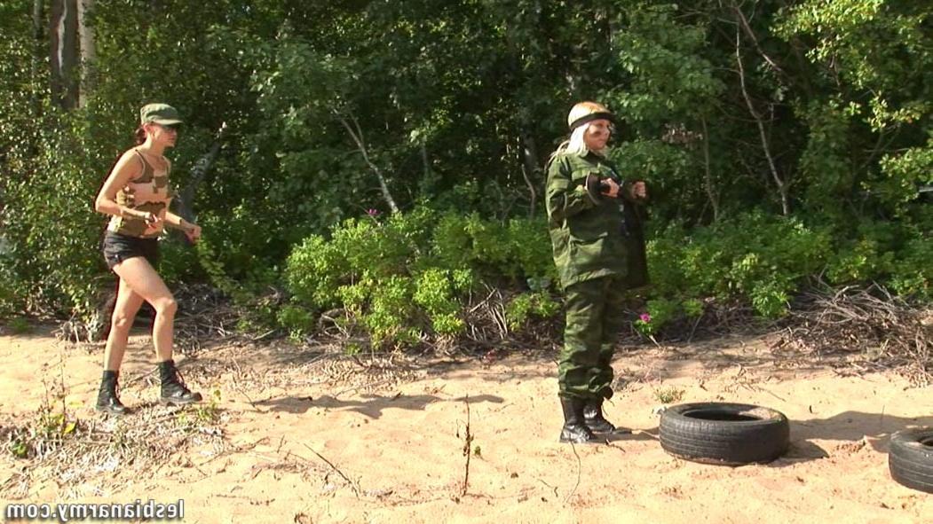 3P Exacting female sergeant races a nude soldier