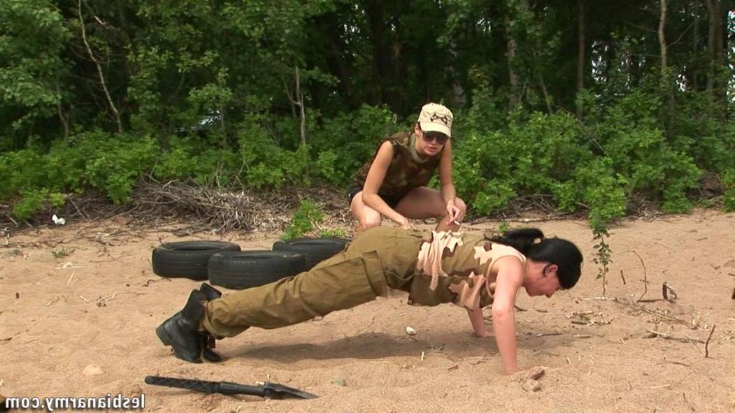 12P Tall female sergeant trains a petite army babe