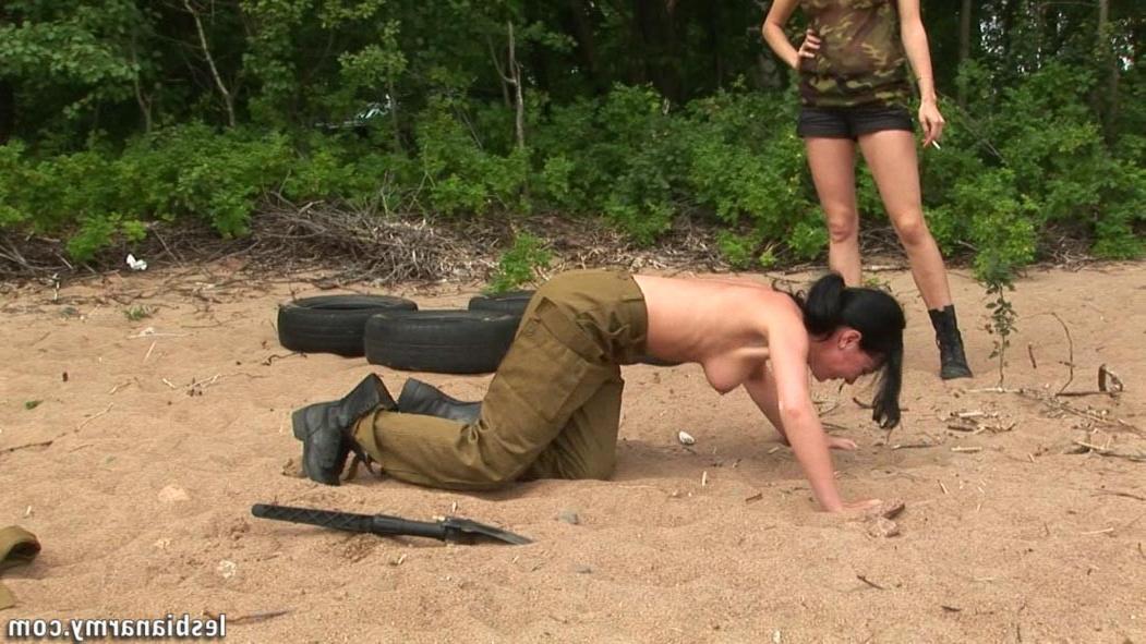 12P Tall female sergeant trains a petite army babe