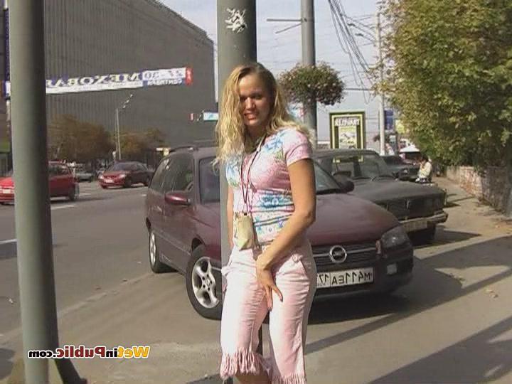 15P Curly blondie piddling in her sexy pink breeches right in the street