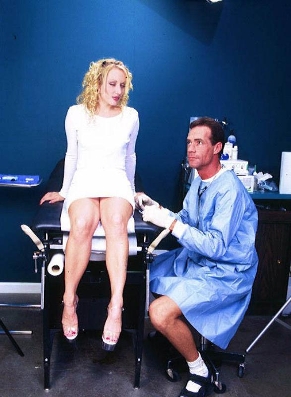 15P Curly blond got medical toys in pit