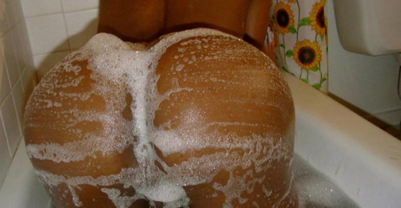 20P Ebony shemale bathing enormous cock
