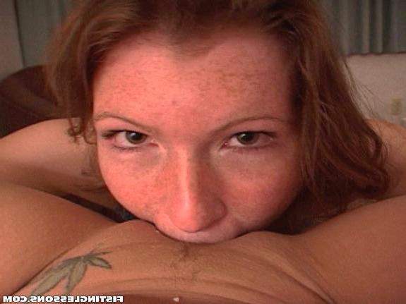 15P Amateur lez gets her tight pussy fisted
