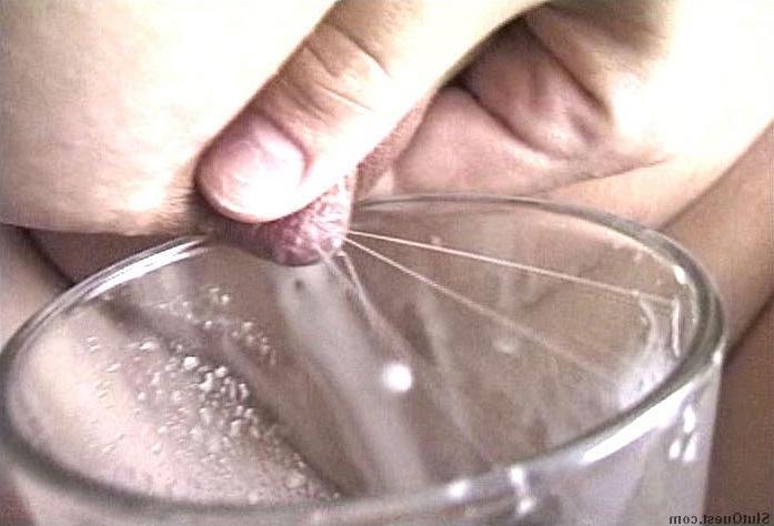 16P New mom squirts milk from her tits and drinks it