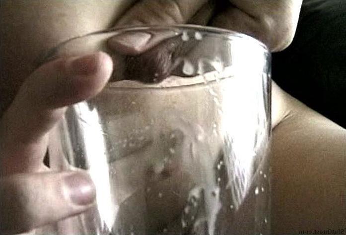 16P New mom squirts milk from her tits and drinks it