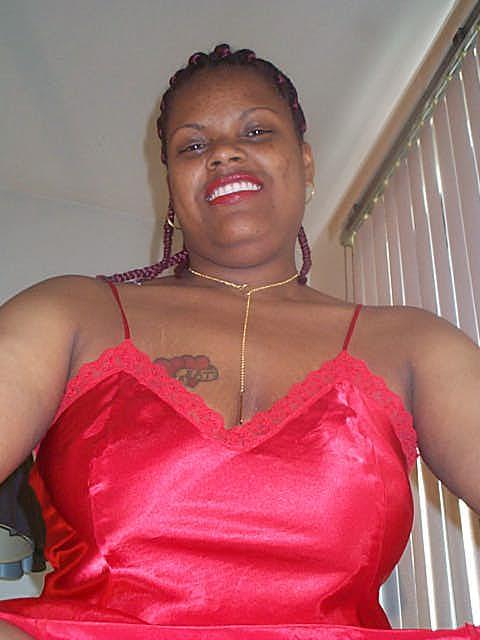 15P Thick ass black girls undressing and posing