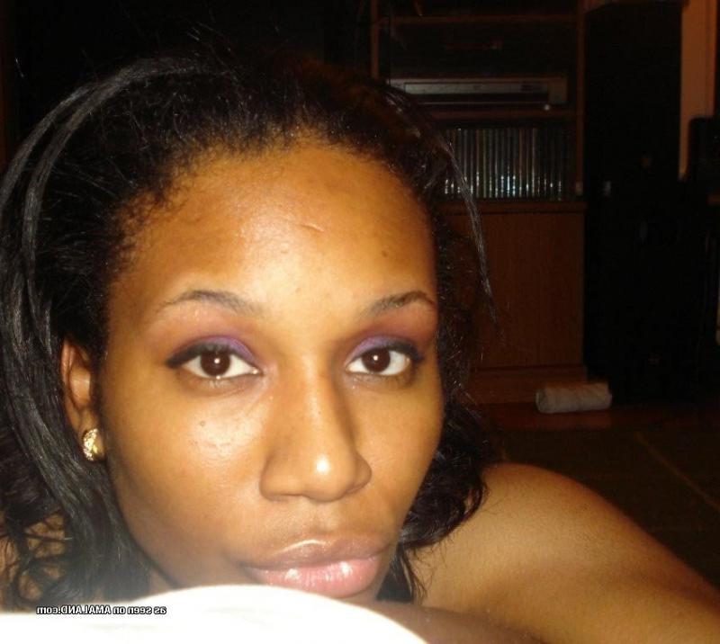 11P Black honey pleasuring her lover by giving head