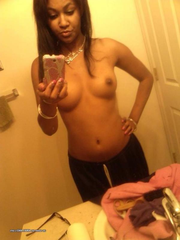 14P Pretty black GF showing her tits in hot mirror shots