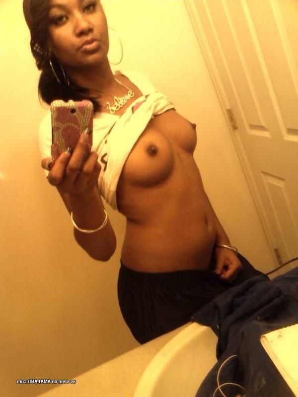 14P Pretty black GF showing her tits in hot mirror shots