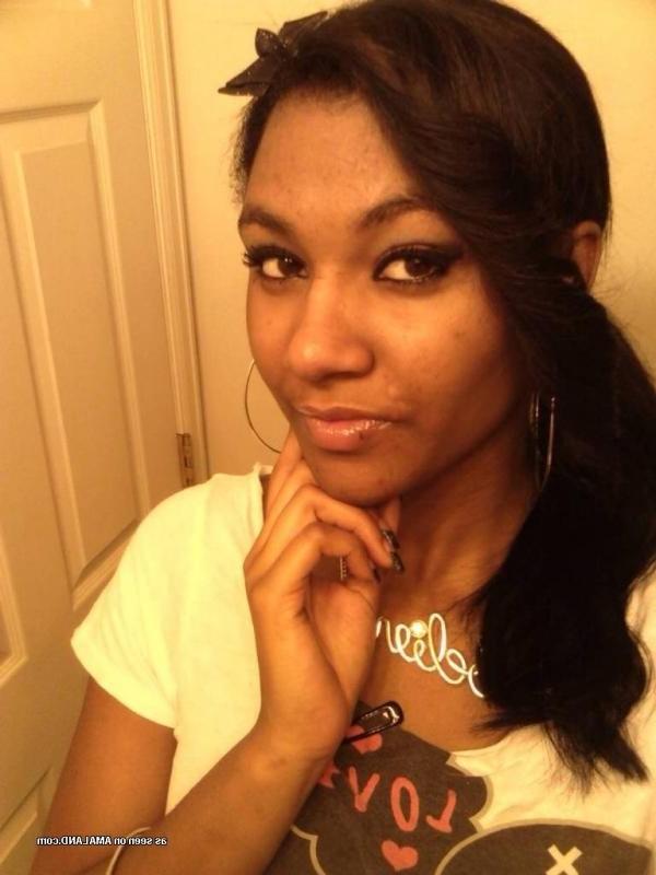 14P Pretty black GF showing her tits in hot mirror shots