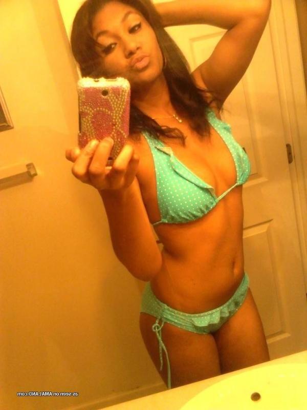 14P Pretty black GF showing her tits in hot mirror shots