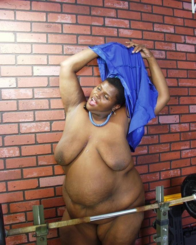 15P Thick ass black girls undressing and posing